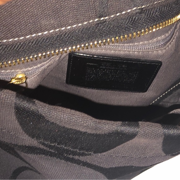 COACH CARLY SIGNATURE SHOULDER BAG - Picture 16 of 16